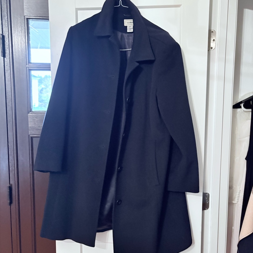 L.L. Bean woman’s plus size wool coat. 2X Navy Blue. Looks black in photo